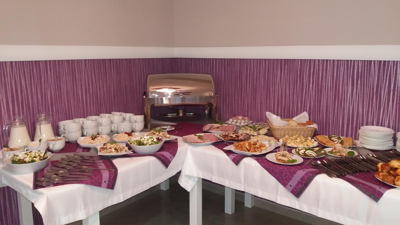 Scsk Pol Lawy Hotel Pulawy Bagian luar foto